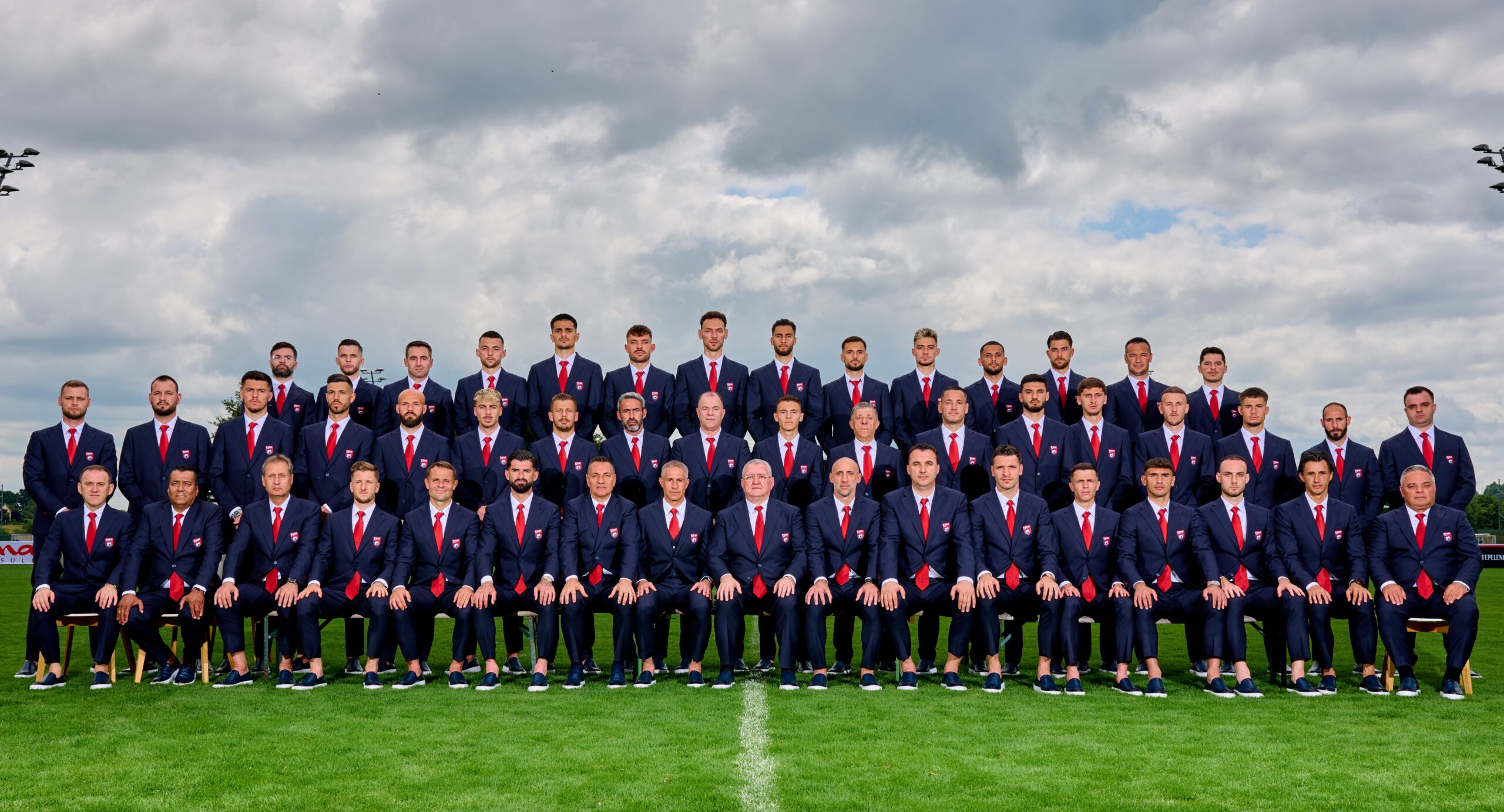 Fotografia zyrtare e Kombëtares shqiptare me kostumet Altin Mici për Euro 2024